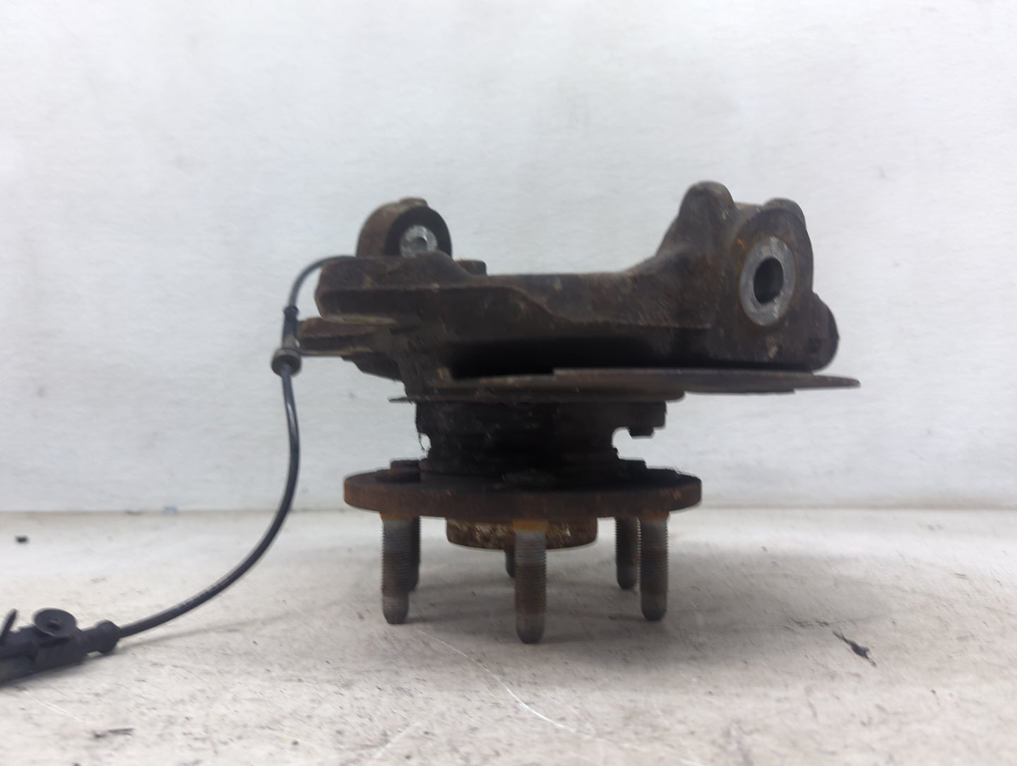 2007-2014 Chevrolet Suburban 1500 Drivers Front Spindle Knuckle Oem 1309017 - Oemusedautoparts1.com