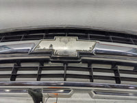 2001-2006 Chevrolet Suburban 1500 Front Grille Bumper Not Included - Oemusedautoparts1.com