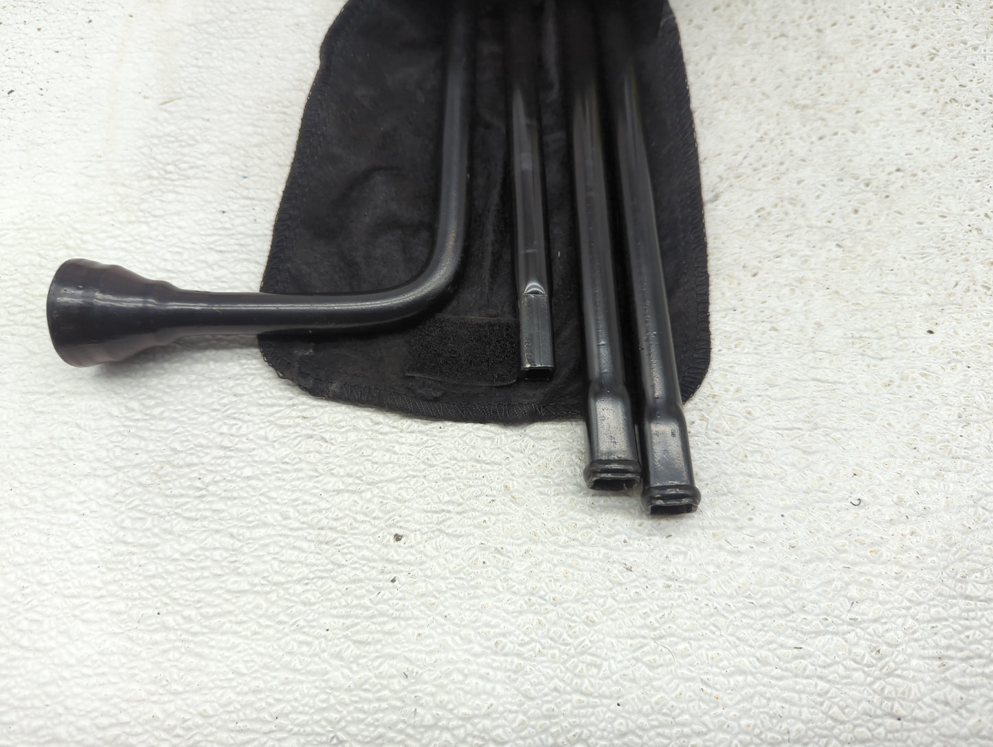 2005 Chevrolet Tahoe Spare Scissor Car Jack - Oemusedautoparts1.com