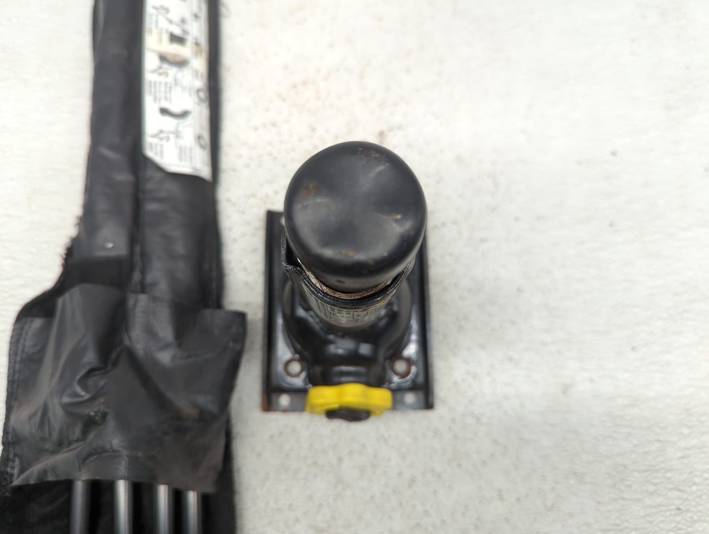 2005 Chevrolet Tahoe Spare Scissor Car Jack - Oemusedautoparts1.com