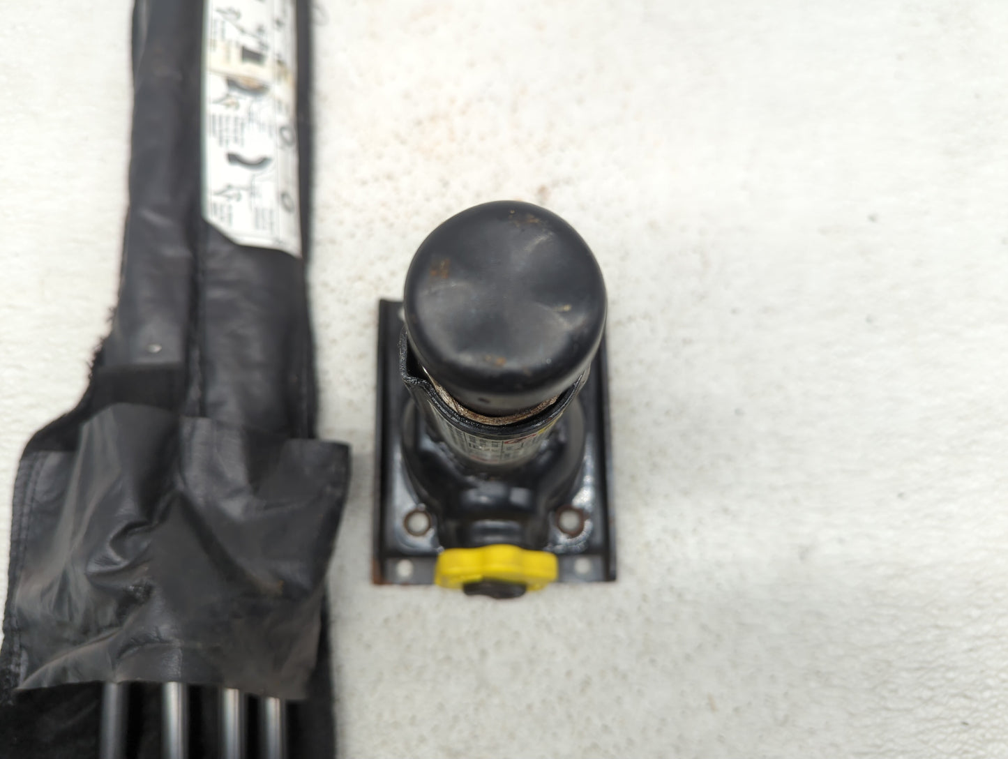 2005 Chevrolet Tahoe Spare Scissor Car Jack - Oemusedautoparts1.com