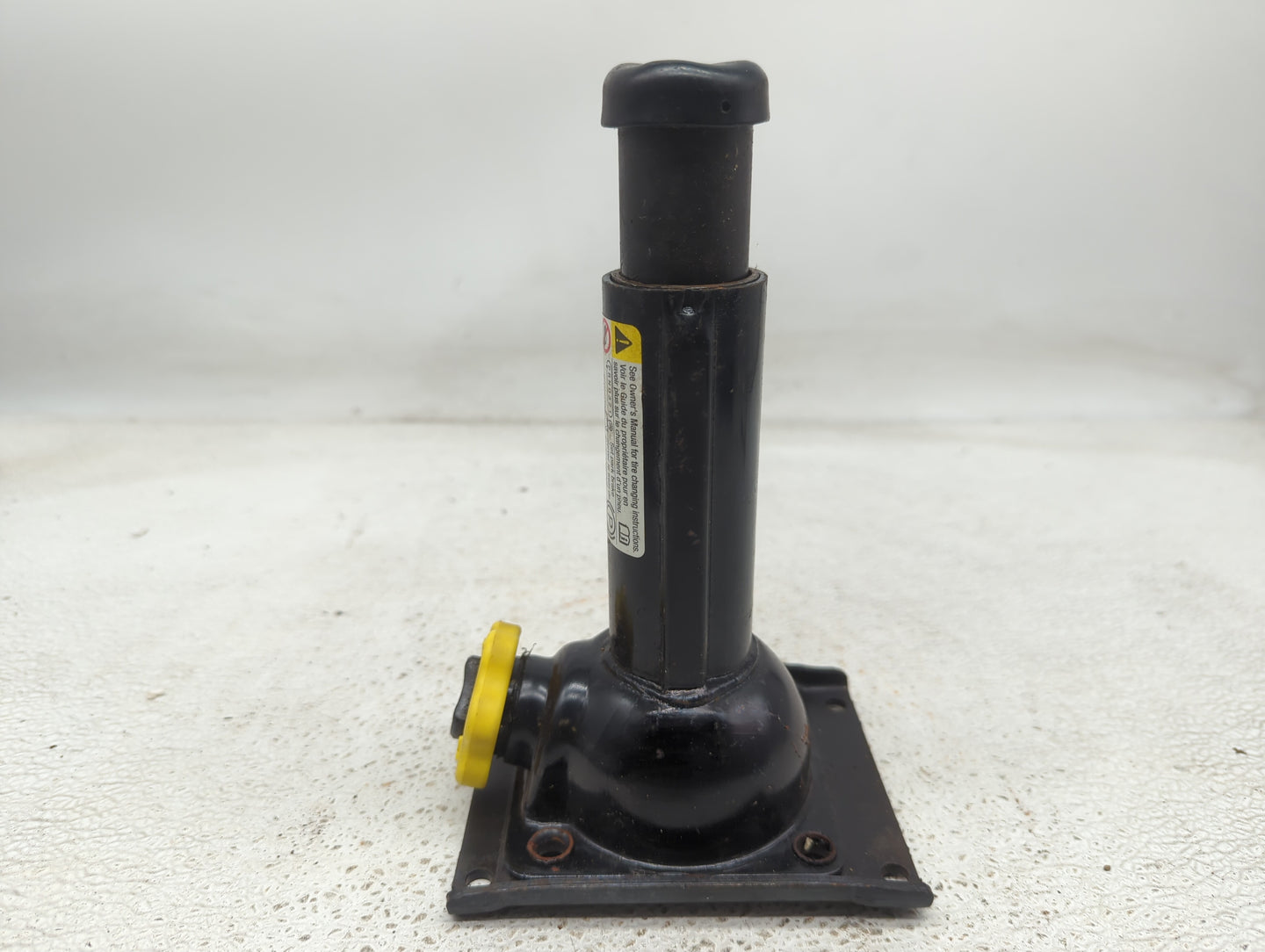 2005 Chevrolet Tahoe Spare Scissor Car Jack - Oemusedautoparts1.com