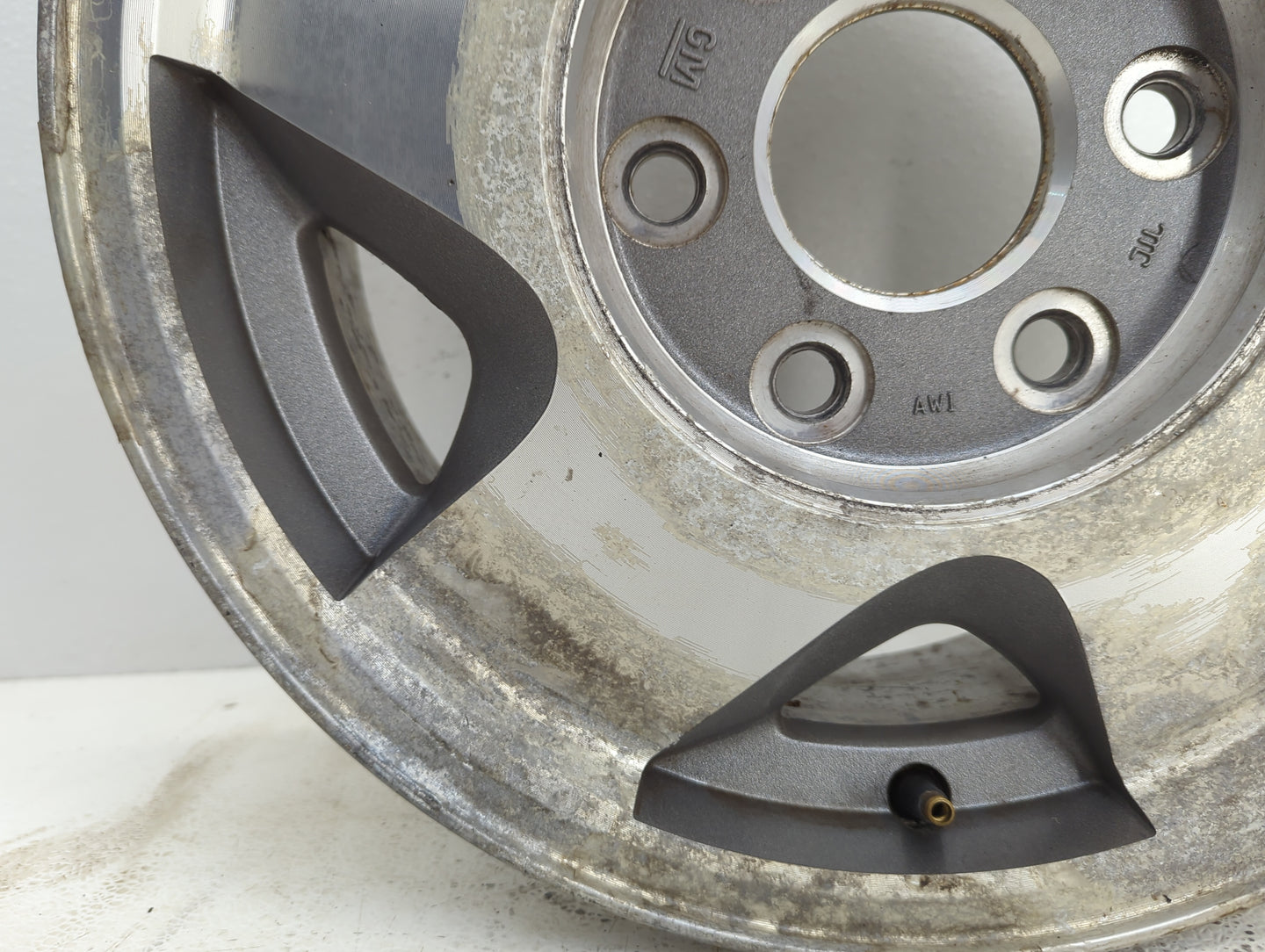 1995-1999 Chevrolet Tahoe Oem Wheel Rim 1088142 - Oemusedautoparts1.com
