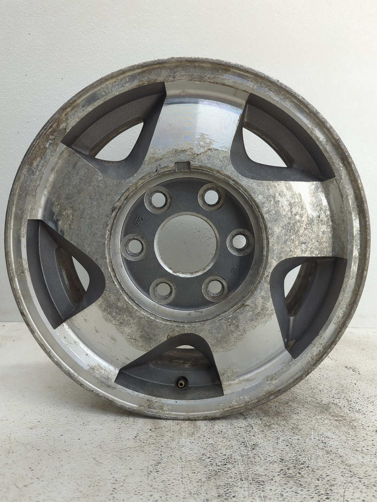 1995-1999 Chevrolet Tahoe Oem Wheel Rim 1099745 - Oemusedautoparts1.com
