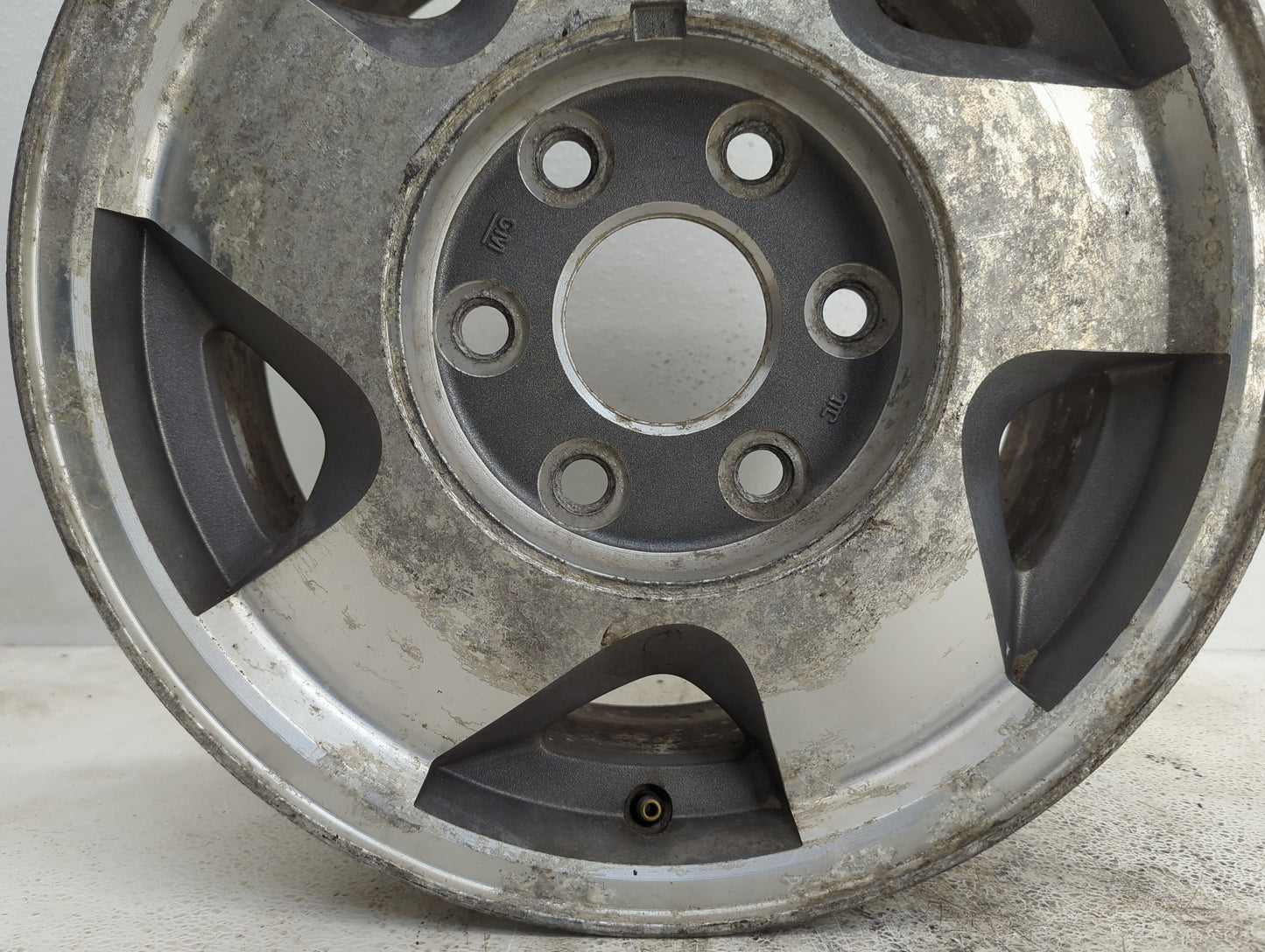 1995-1999 Chevrolet Tahoe Oem Wheel Rim 1099745 - Oemusedautoparts1.com
