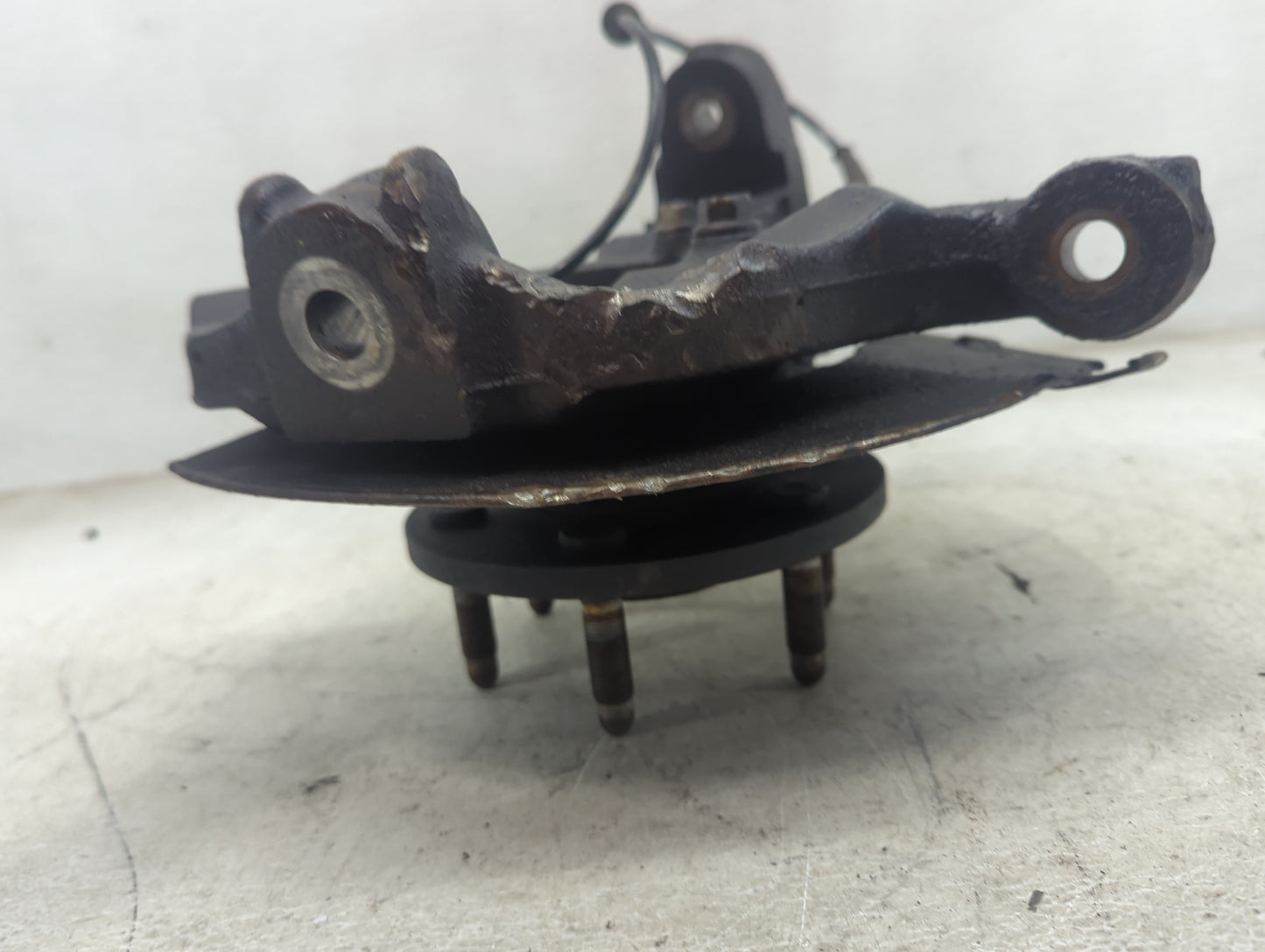 2007-2014 Chevrolet Tahoe Drivers Front Spindle Knuckle Oem - Oemusedautoparts1.com
