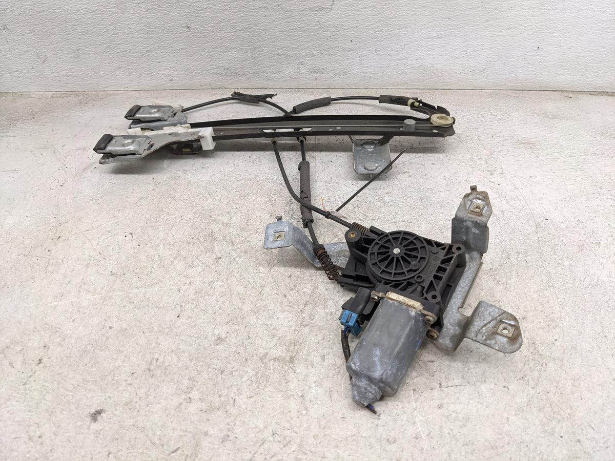 2000-2006 Chevrolet Tahoe Used Driver Left Rear Window Regulator 943746 - Oemusedautoparts1.com