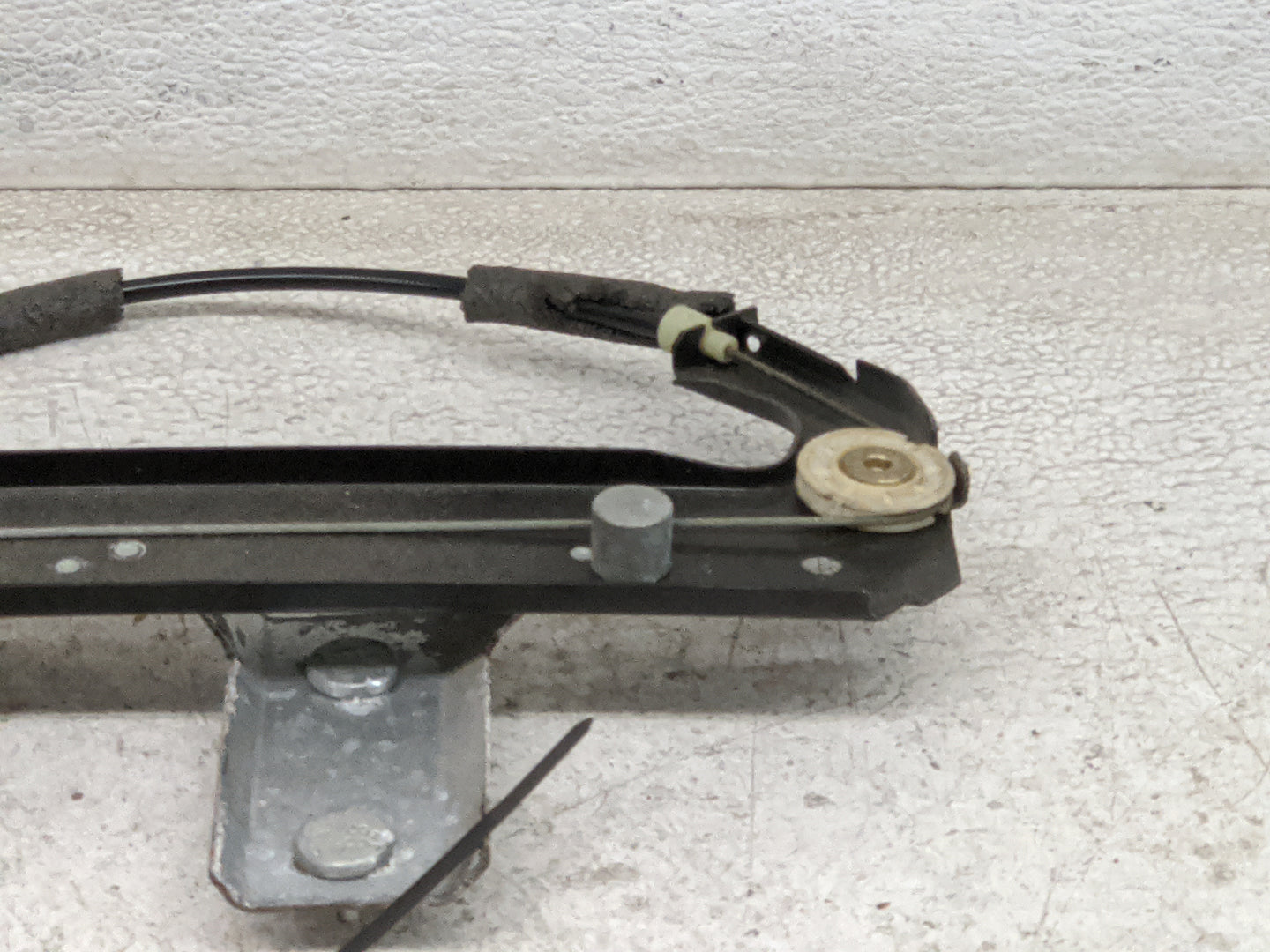 2000-2006 Chevrolet Tahoe Used Driver Left Rear Window Regulator 943746 - Oemusedautoparts1.com