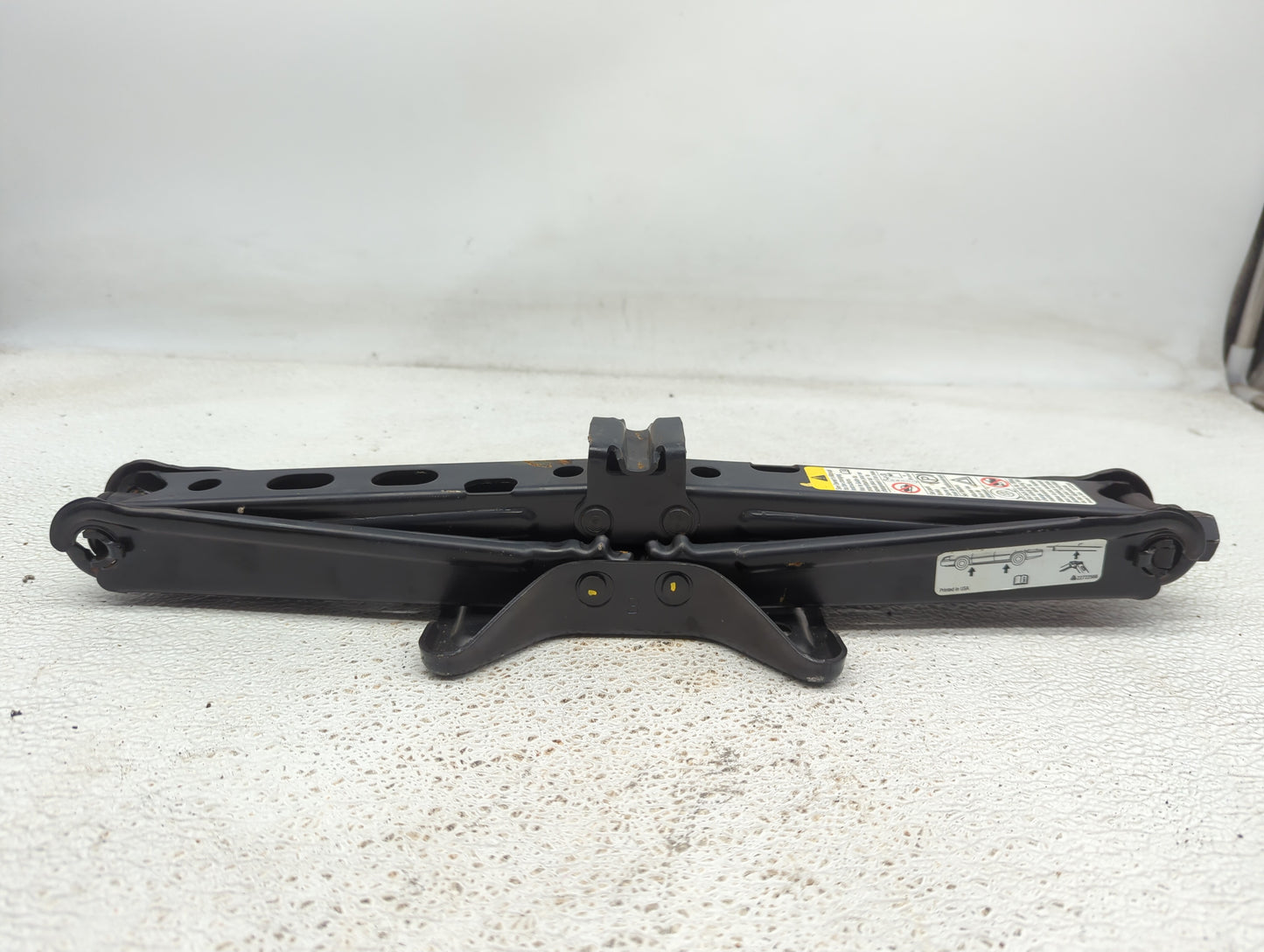 2006 Chevrolet Trailblazer Spare Scissor Car Jack 1073835 - Oemusedautoparts1.com