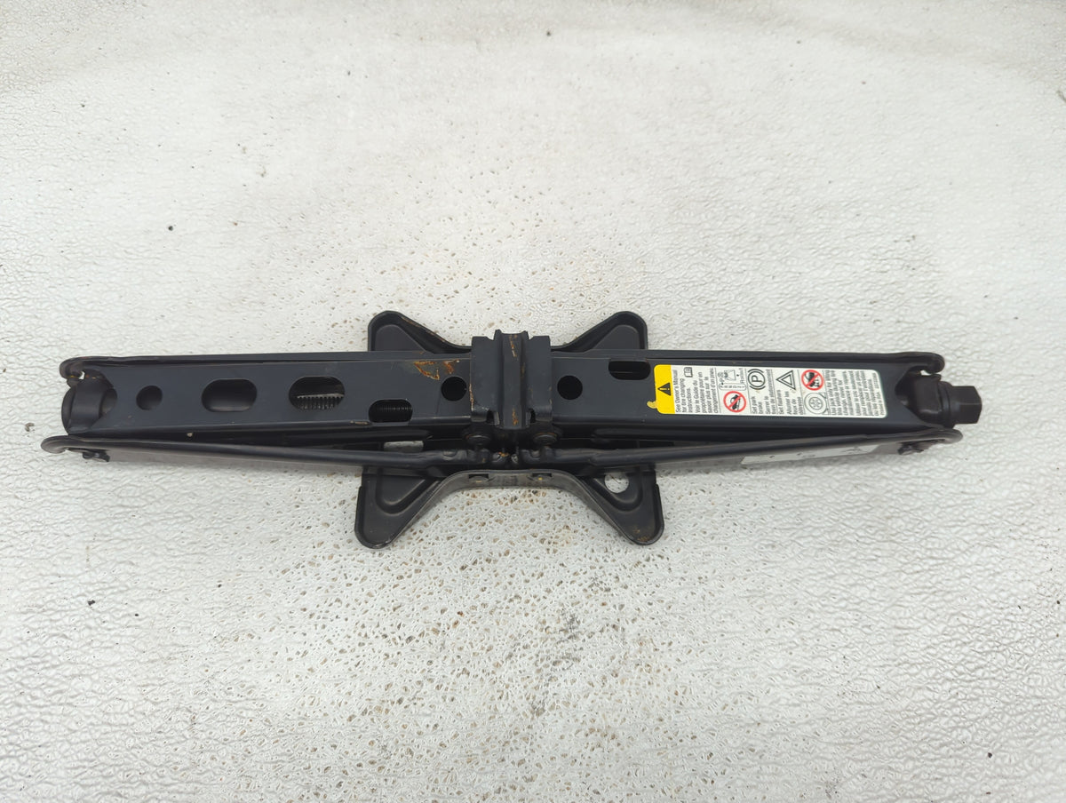 2006 Chevrolet Trailblazer Spare Scissor Car Jack 1073835 - Oemusedautoparts1.com