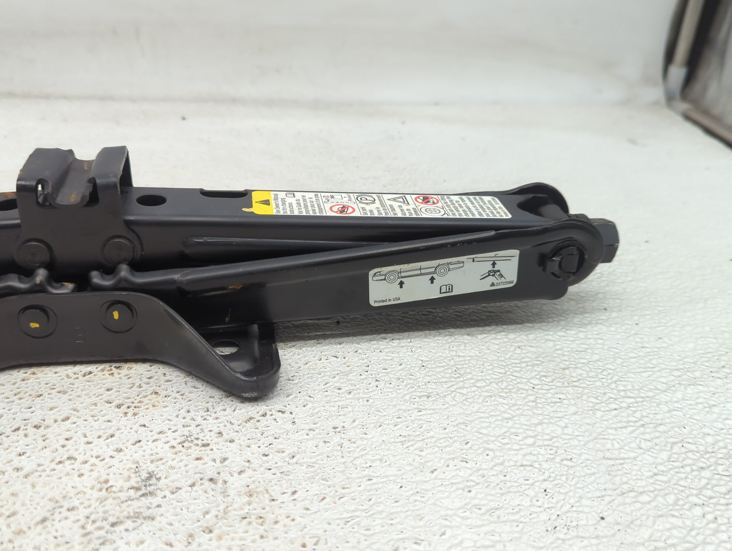 2006 Chevrolet Trailblazer Spare Scissor Car Jack 1073835 - Oemusedautoparts1.com