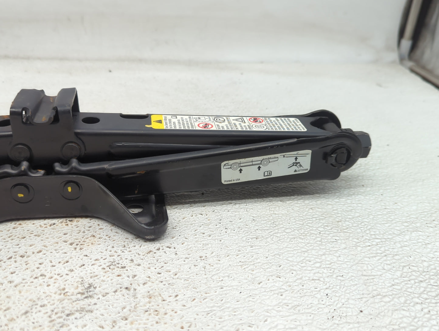 2006 Chevrolet Trailblazer Spare Scissor Car Jack 1073835 - Oemusedautoparts1.com