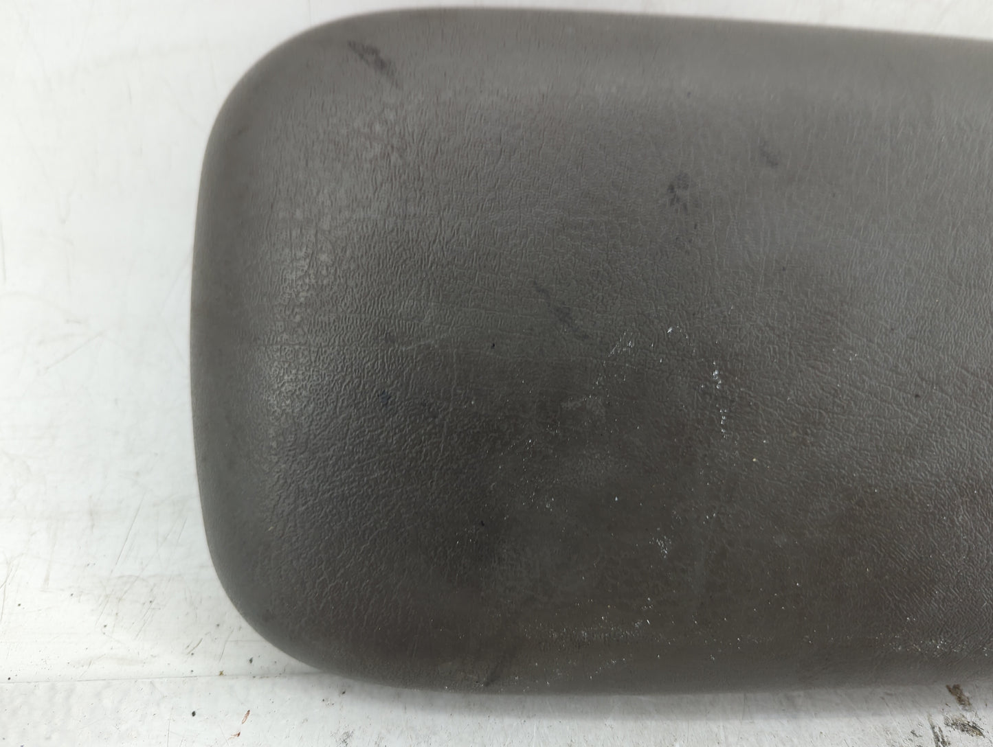 2002-2004 Chevrolet Trailblazer Center Console Armrest Cover Lid Fits Fits 2002 2003 2004 2005 OEM Used Auto Parts - Oemused