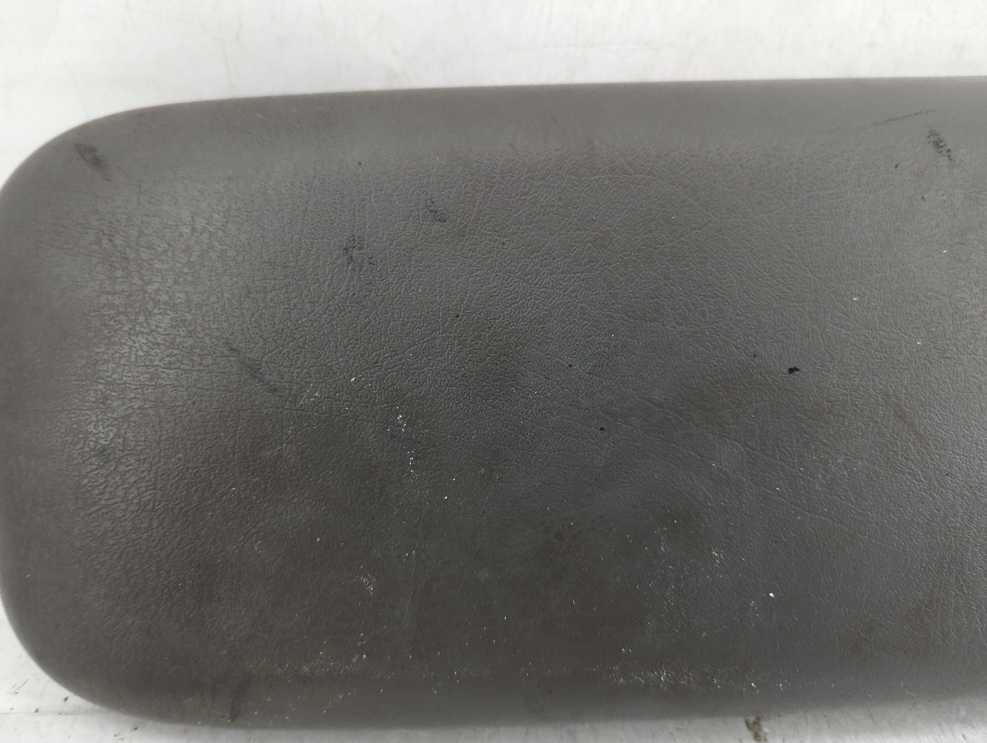 2002-2004 Chevrolet Trailblazer Center Console Armrest Cover Lid Fits Fits 2002 2003 2004 2005 OEM Used Auto Parts - Oemused