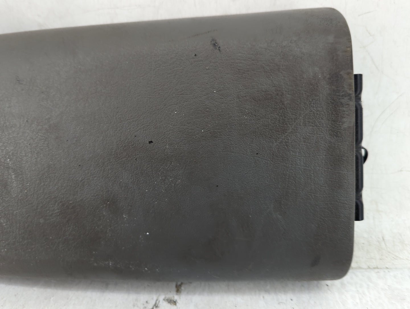 2002-2004 Chevrolet Trailblazer Center Console Armrest Cover Lid Fits Fits 2002 2003 2004 2005 OEM Used Auto Parts - Oemused