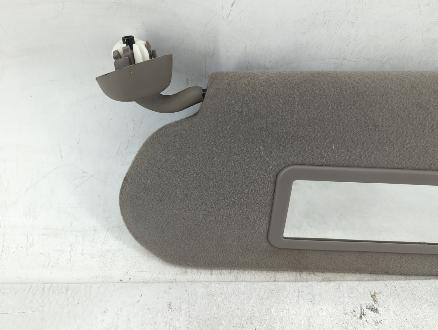 2002-2004 Chevrolet Trailblazer Sun Visor Shade Replacement Driver Left Mirror Fits Fits 2002 2003 2004 OEM Used Auto Parts 