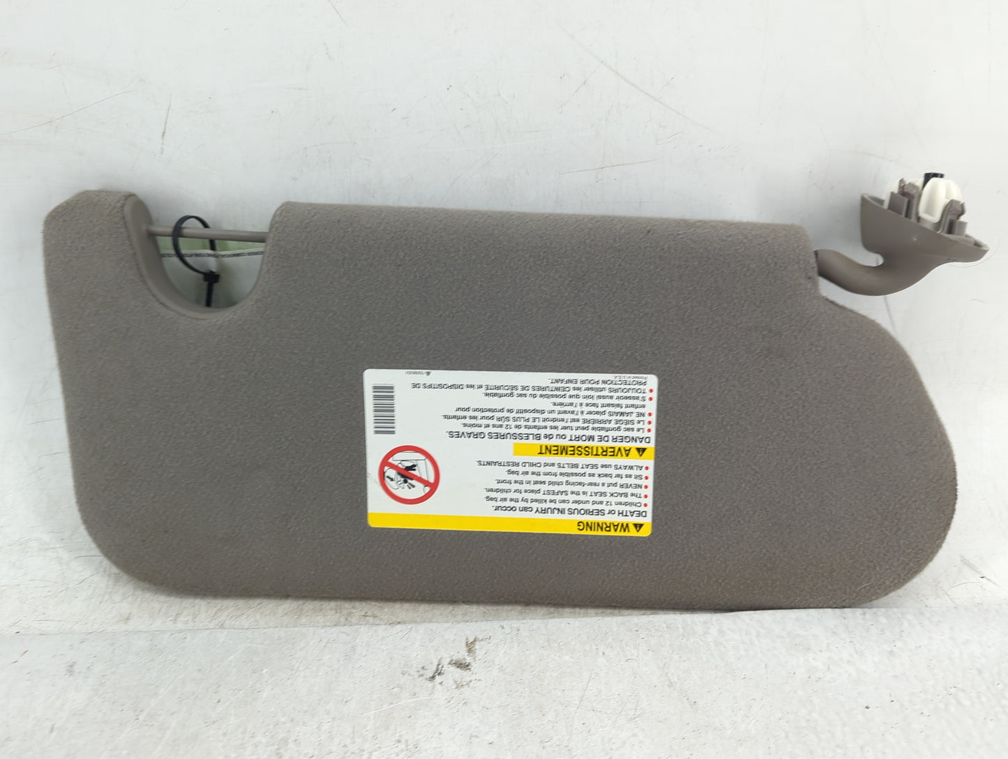 2002-2004 Chevrolet Trailblazer Sun Visor Shade Replacement Driver Left Mirror Fits Fits 2002 2003 2004 OEM Used Auto Parts 