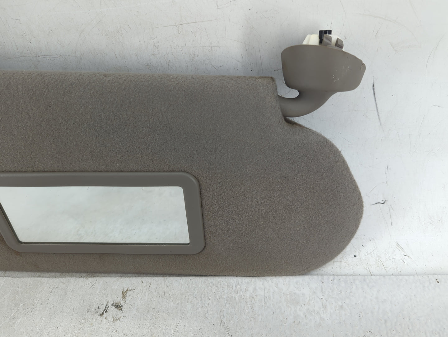 2002-2004 Chevrolet Trailblazer Sun Visor Shade Replacement Passenger Right Mirror Fits Fits 2002 2003 2004 OEM Used Auto Pa