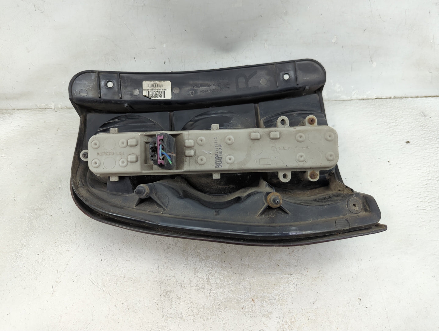 2002-2009 Chevrolet Trailblazer Tail Light Assembly Passenger Right OEM Fits Fits 2002 2003 2004 2005 2006 2007 2008 2009 OE