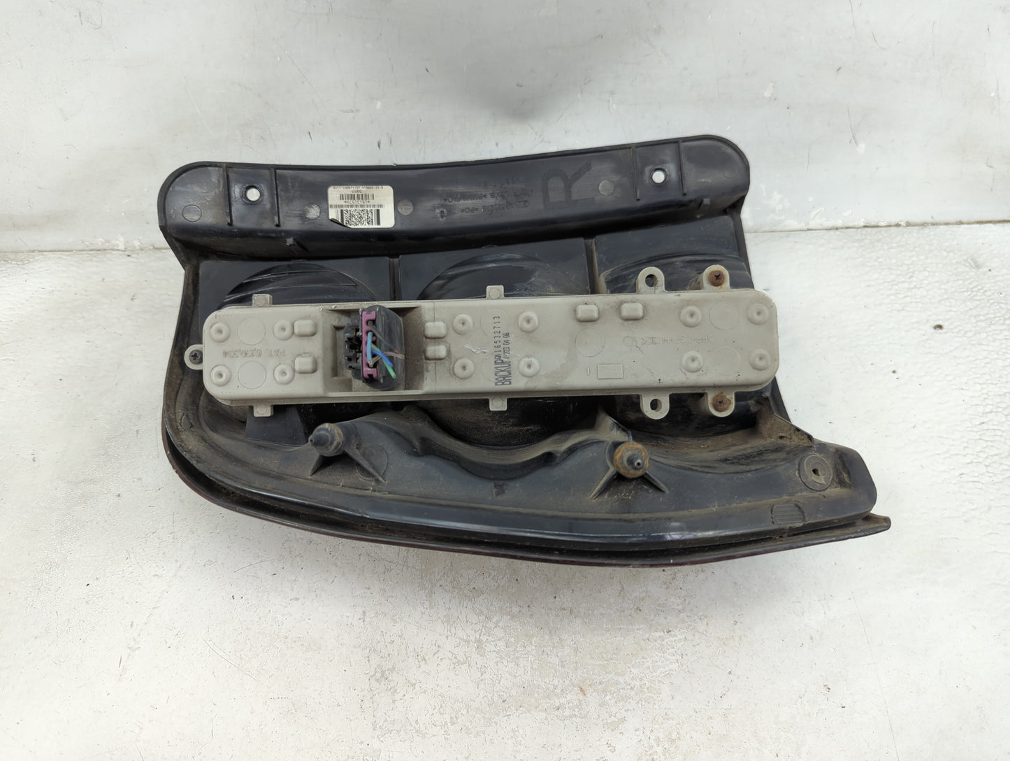 2002-2009 Chevrolet Trailblazer Tail Light Assembly Passenger Right OEM Fits Fits 2002 2003 2004 2005 2006 2007 2008 2009 OE