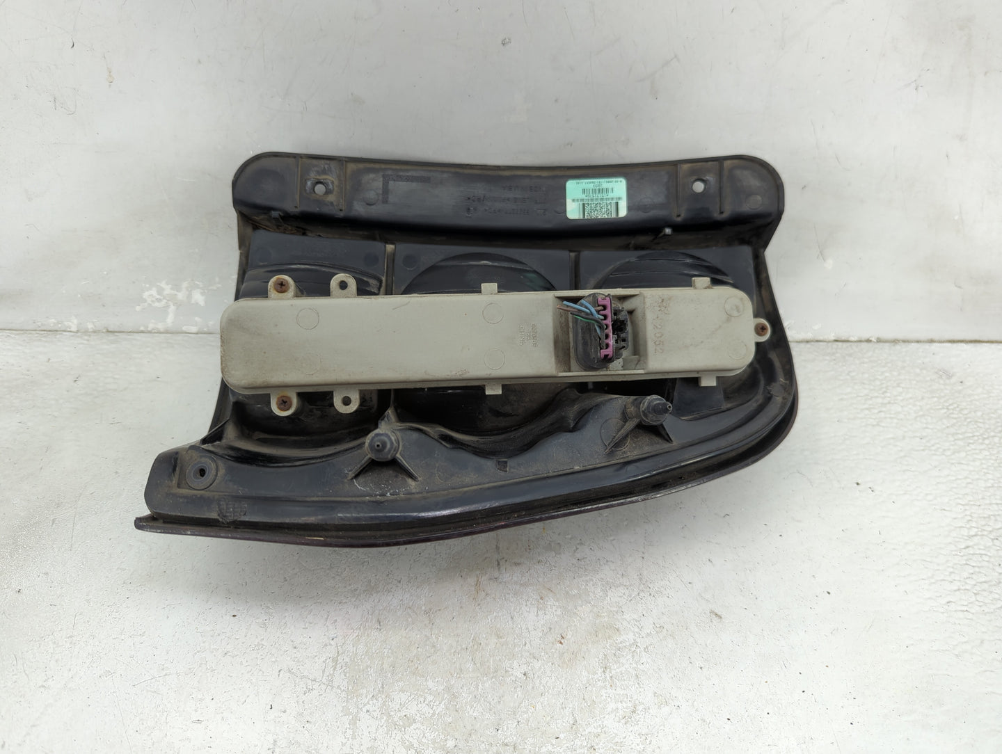 2002-2009 Chevrolet Trailblazer Tail Light Assembly Driver Left OEM Fits Fits 2002 2003 2004 2005 2006 2007 2008 2009 OEM Us