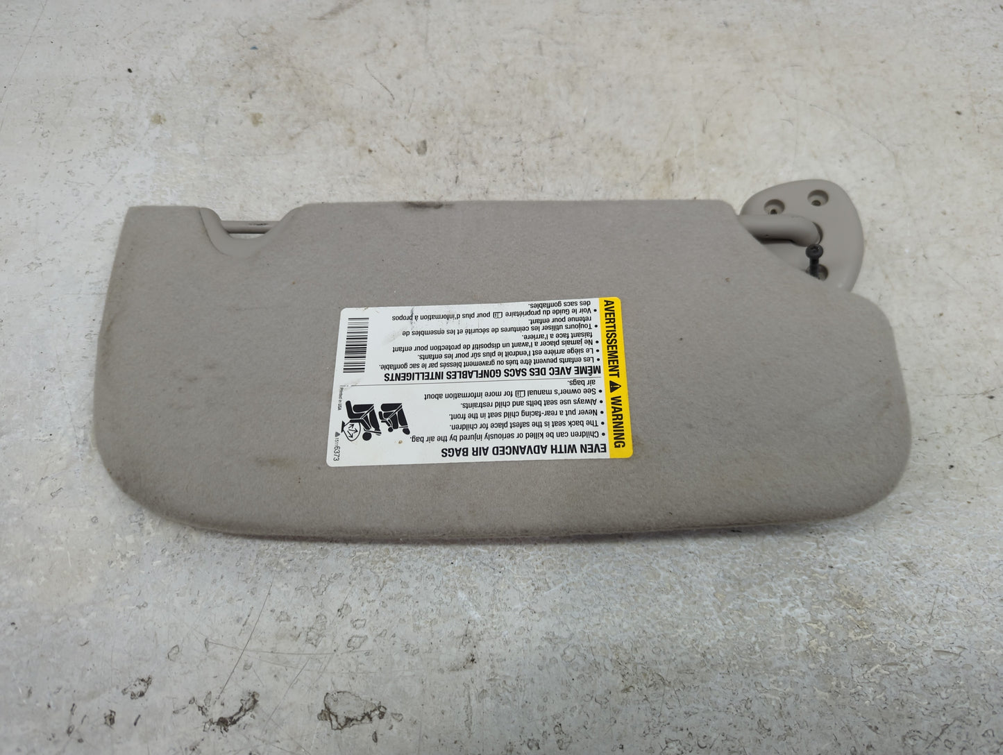2005-2007 Chevrolet Trailblazer Sun Visor Shade Replacement Driver Left Mirror Fits Fits 2005 2006 2007 OEM Used Auto Parts 