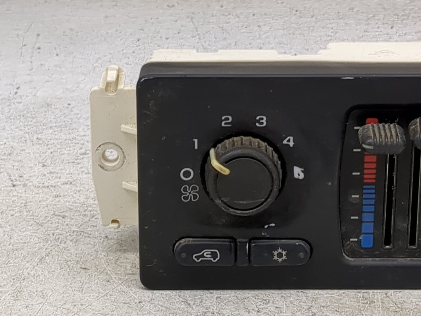 2003-2009 Chevrolet Trailblazer Climate Control Module Temperature AC/Heater Replacement Fits OEM Used Auto Parts - Oemuseda
