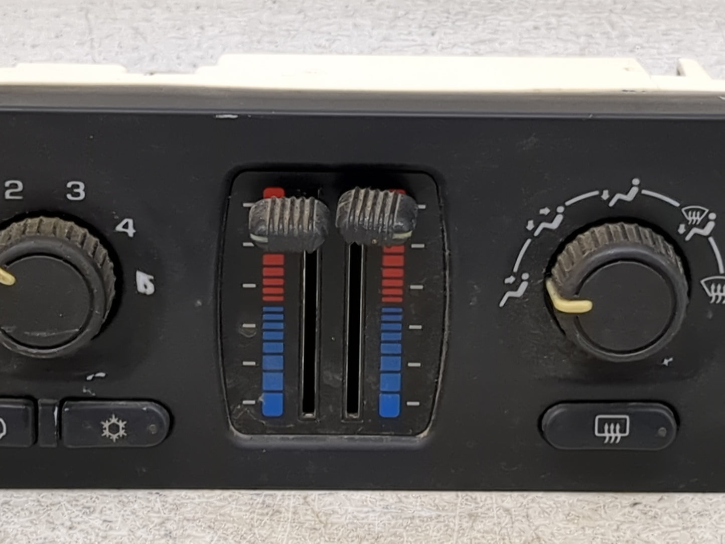 2003-2009 Chevrolet Trailblazer Climate Control Module Temperature AC/Heater Replacement Fits OEM Used Auto Parts - Oemuseda
