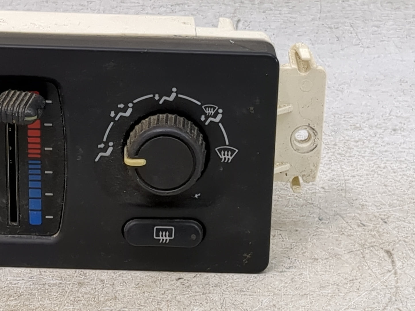 2003-2009 Chevrolet Trailblazer Climate Control Module Temperature AC/Heater Replacement Fits OEM Used Auto Parts - Oemuseda