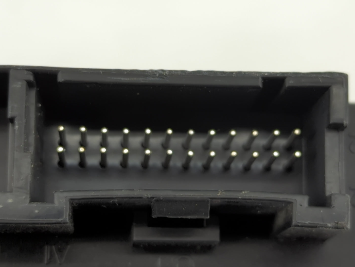 2002 Chevrolet Trailblazer Body Control Module Bcm Inner Cabin Fuse Box - Oemusedautoparts1.com