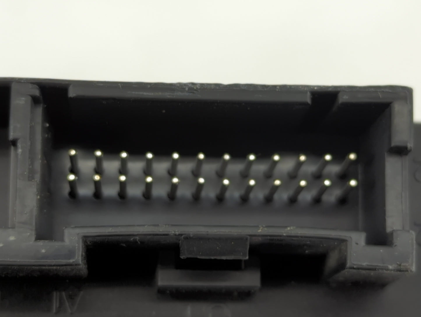 2002 Chevrolet Trailblazer Body Control Module Bcm Inner Cabin Fuse Box - Oemusedautoparts1.com