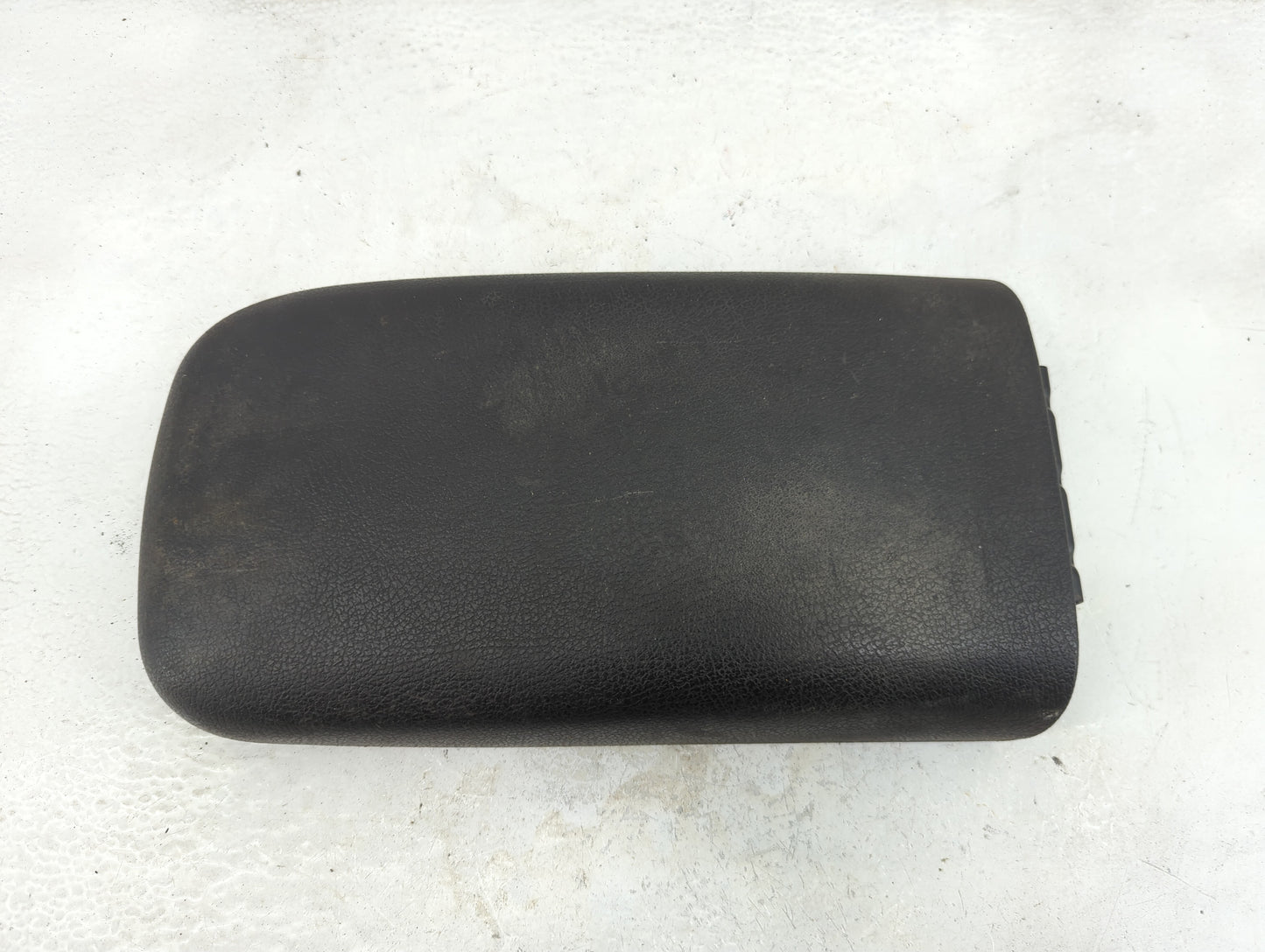 2005-2006 Chevrolet Trailblazer Ext Center Console Armrest Cover Lid Fits Fits 2005 2006 2007 2008 2009 OEM Used Auto Parts 