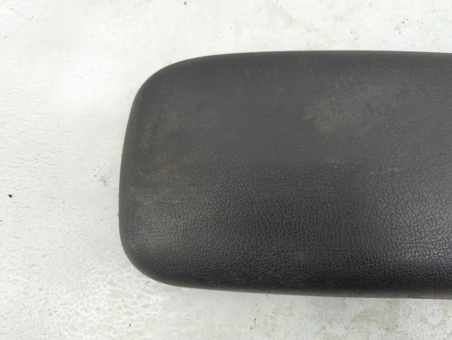 2005-2006 Chevrolet Trailblazer Ext Center Console Armrest Cover Lid Fits Fits 2005 2006 2007 2008 2009 OEM Used Auto Parts 