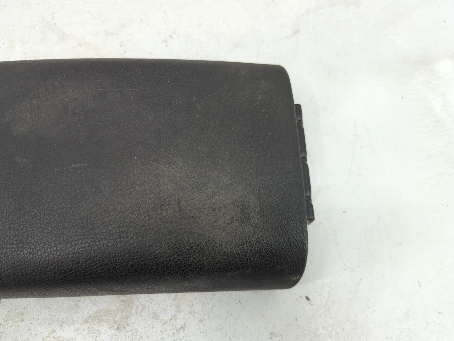 2005-2006 Chevrolet Trailblazer Ext Center Console Armrest Cover Lid Fits Fits 2005 2006 2007 2008 2009 OEM Used Auto Parts 
