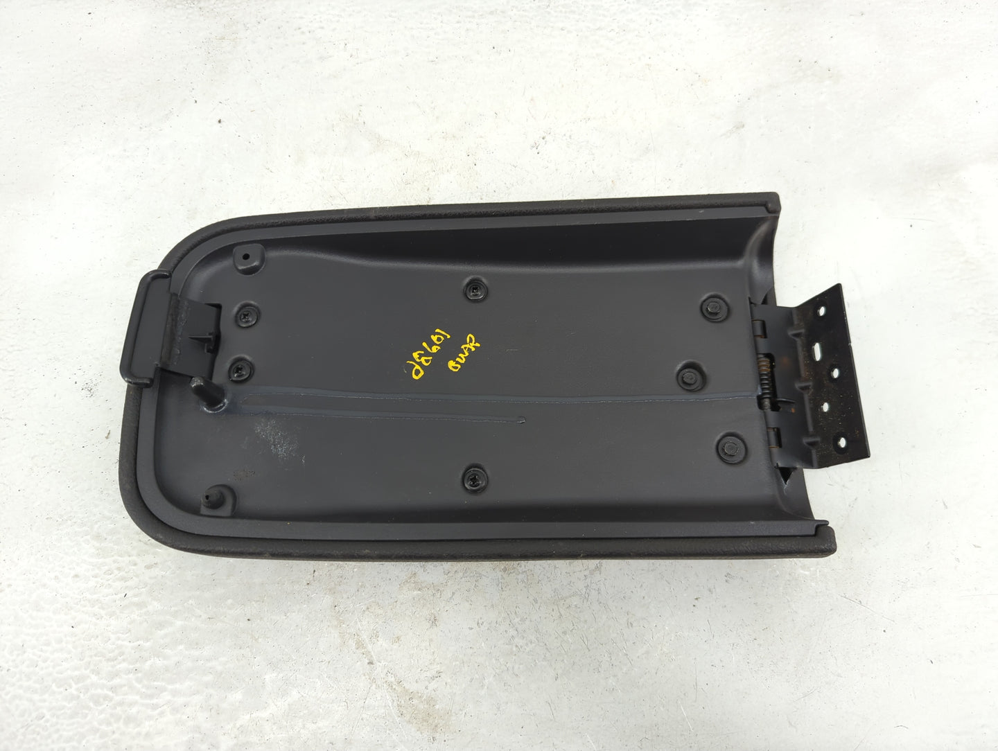 2005-2006 Chevrolet Trailblazer Ext Center Console Armrest Cover Lid Fits Fits 2005 2006 2007 2008 2009 OEM Used Auto Parts 
