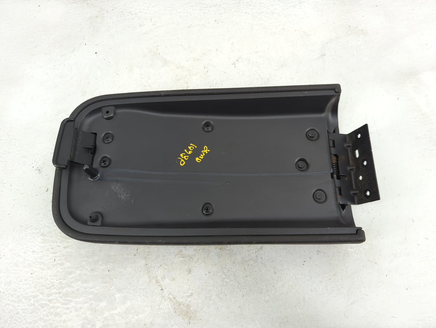 2005-2006 Chevrolet Trailblazer Ext Center Console Armrest Cover Lid Fits Fits 2005 2006 2007 2008 2009 OEM Used Auto Parts 