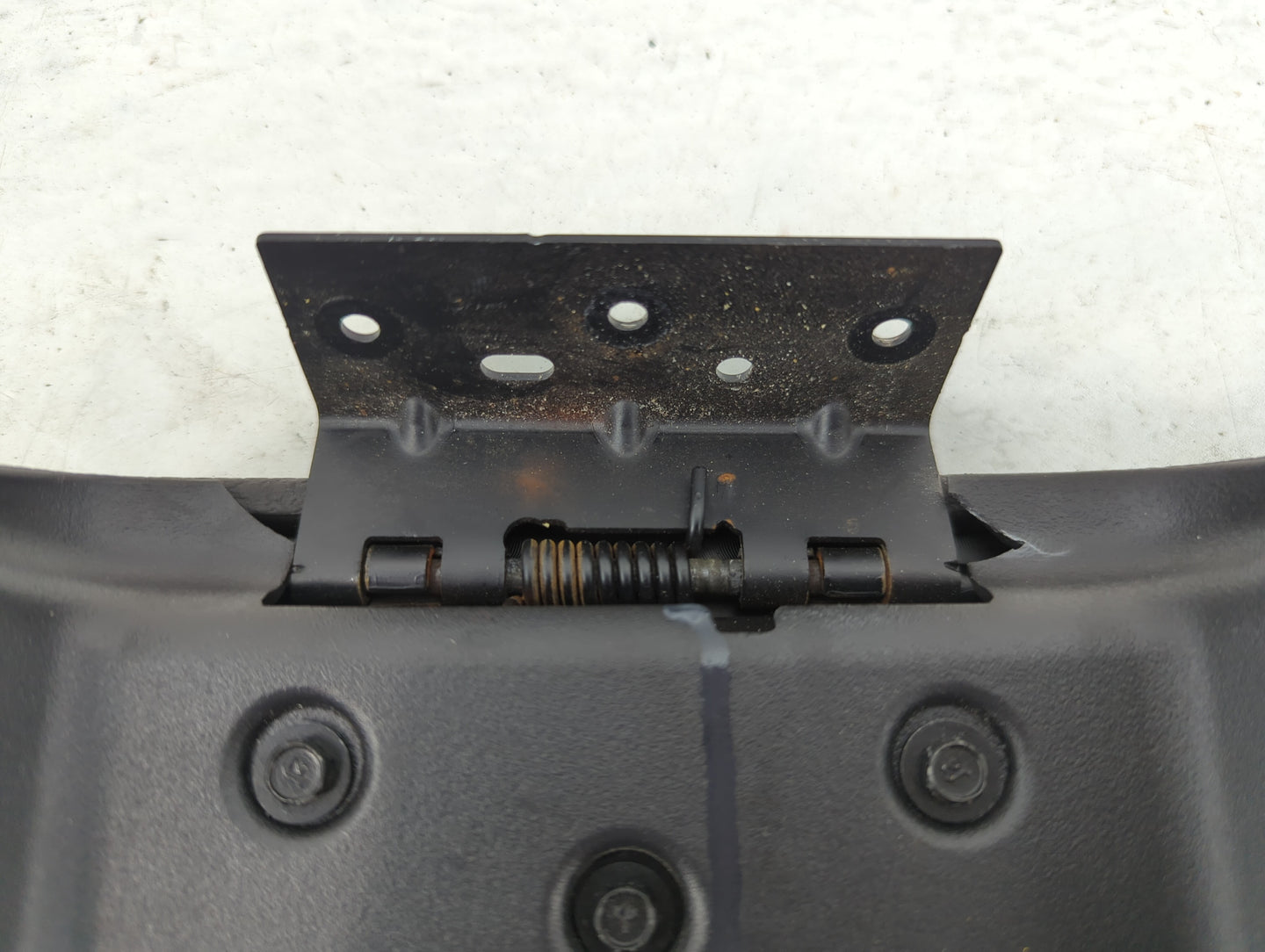 2005-2006 Chevrolet Trailblazer Ext Center Console Armrest Cover Lid Fits Fits 2005 2006 2007 2008 2009 OEM Used Auto Parts 