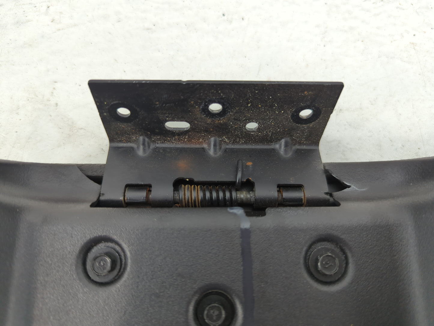 2005-2006 Chevrolet Trailblazer Ext Center Console Armrest Cover Lid Fits Fits 2005 2006 2007 2008 2009 OEM Used Auto Parts 