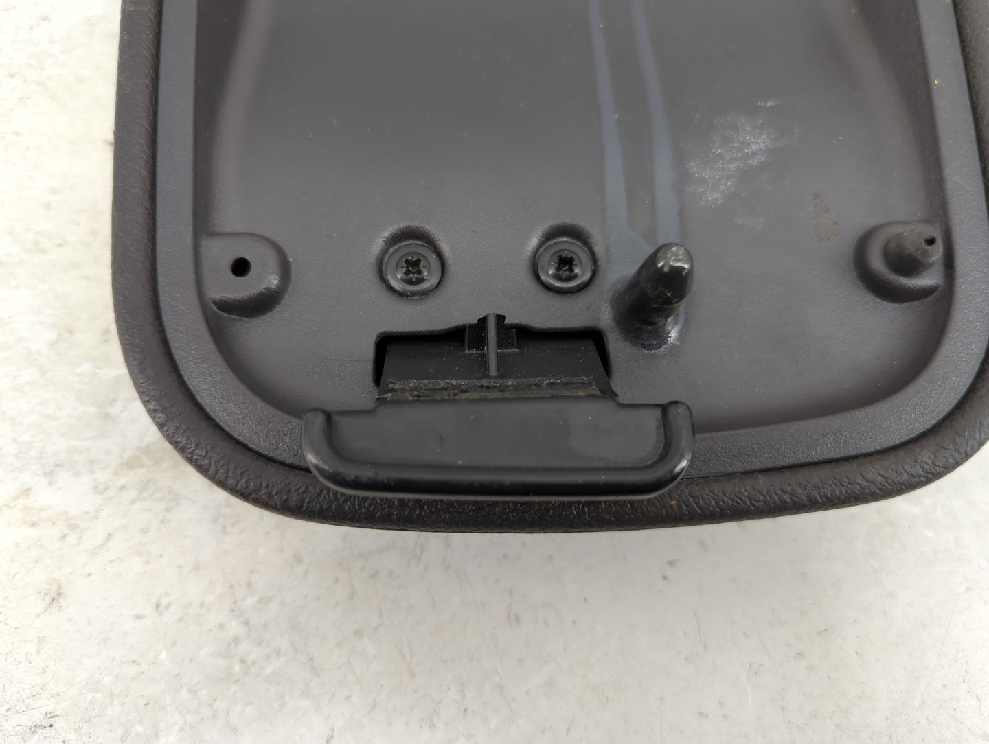 2005-2006 Chevrolet Trailblazer Ext Center Console Armrest Cover Lid Fits Fits 2005 2006 2007 2008 2009 OEM Used Auto Parts 