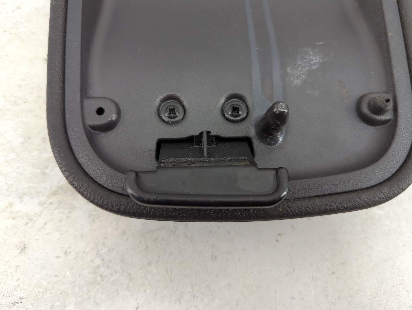 2005-2006 Chevrolet Trailblazer Ext Center Console Armrest Cover Lid Fits Fits 2005 2006 2007 2008 2009 OEM Used Auto Parts 