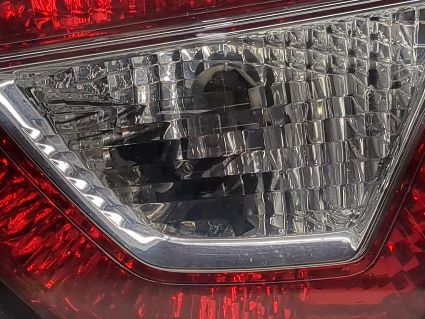 2013 Chevrolet Traverse Passenger Right Side Deck Lid Mounted Tail Light 1148367 - Oemusedautoparts1.com