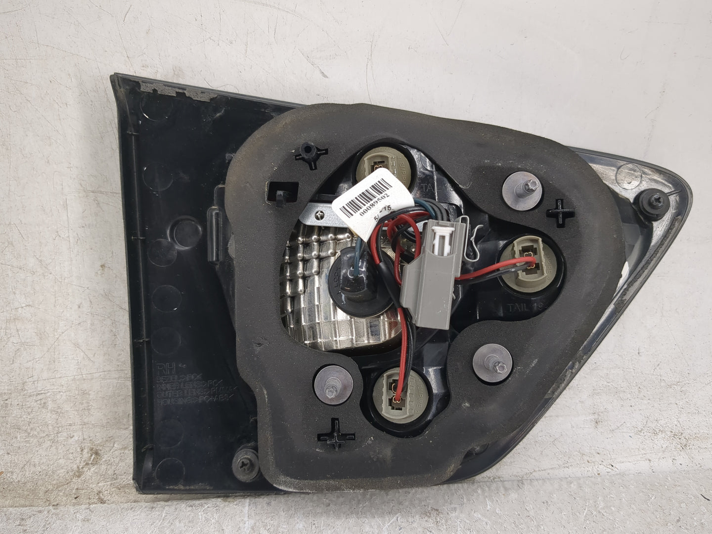 2013 Chevrolet Traverse Passenger Right Side Deck Lid Mounted Tail Light 1148367 - Oemusedautoparts1.com