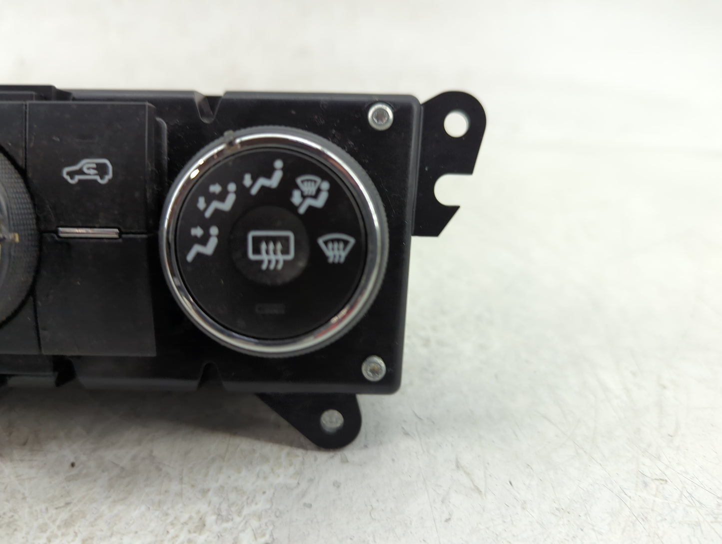 0 Chevrolet Traverse Climate Control Module Temperature AC/Heater Replacement Fits OEM Used Auto Parts - Oemusedautoparts1.c