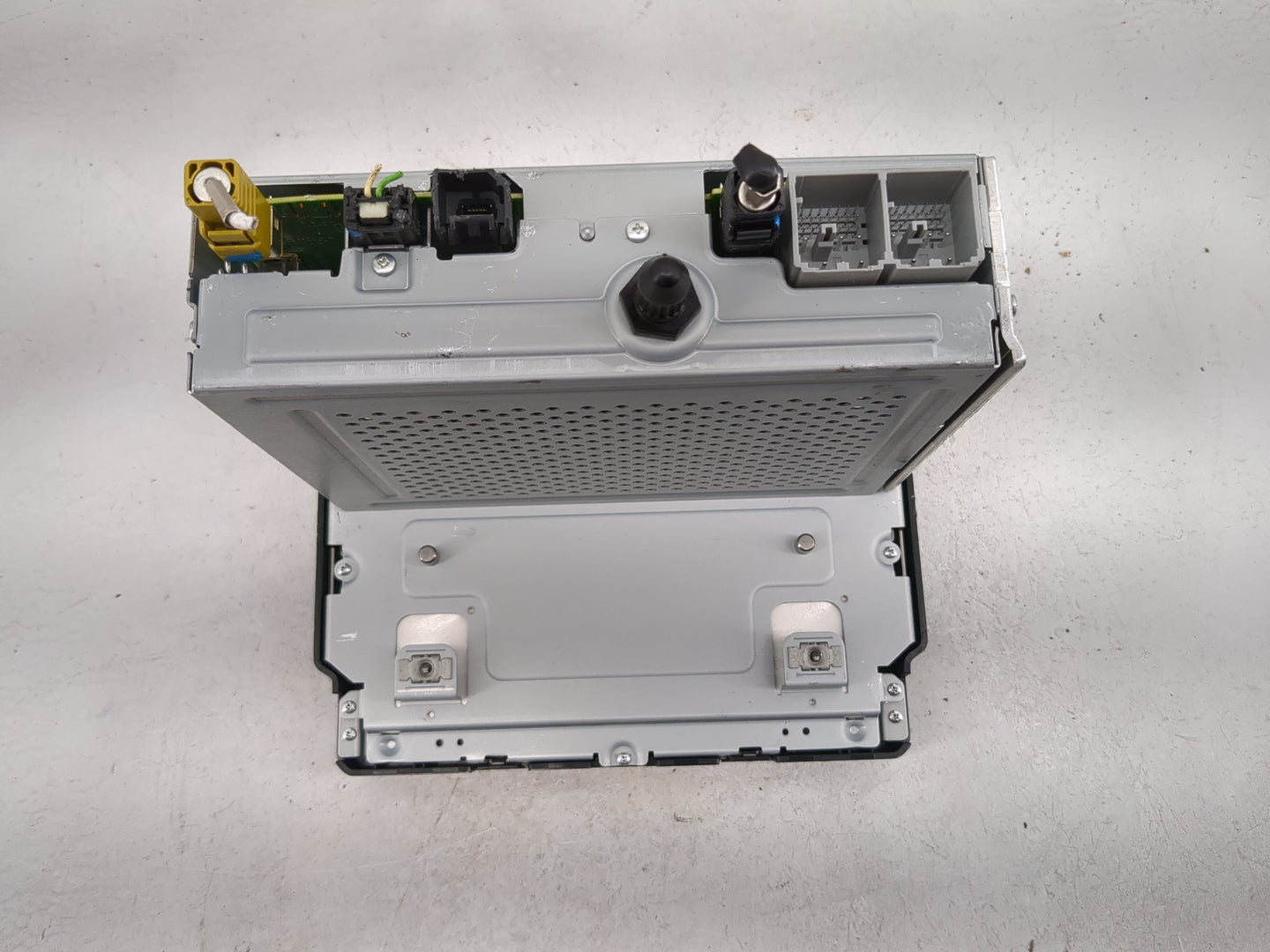 2018-2020 Chevrolet Trax Radio AM FM Cd Player Receiver Replacement Fits Fits 2018 2019 2020 OEM Used Auto Parts - Oemusedau
