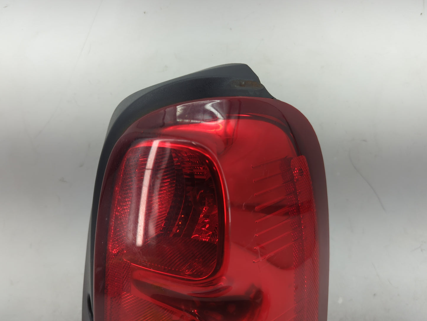2005-2009 Chevrolet Uplander Tail Light Assembly Passenger Right OEM Fits Fits 2005 2006 2007 2008 2009 OEM Used Auto Parts 