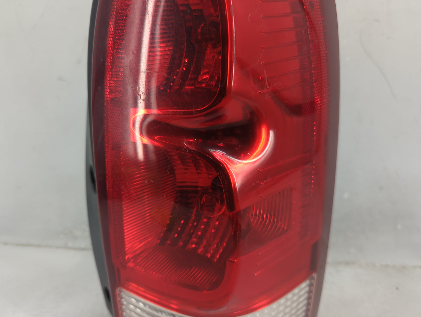 2005-2009 Chevrolet Uplander Tail Light Assembly Passenger Right OEM Fits Fits 2005 2006 2007 2008 2009 OEM Used Auto Parts 
