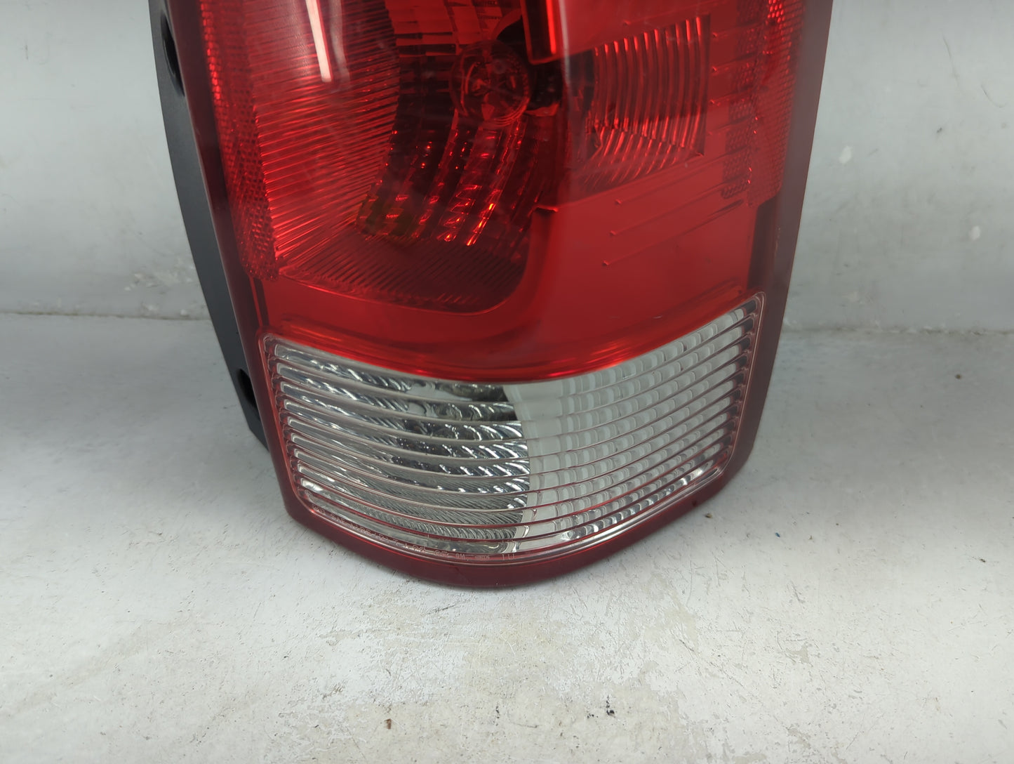 2005-2009 Chevrolet Uplander Tail Light Assembly Passenger Right OEM Fits Fits 2005 2006 2007 2008 2009 OEM Used Auto Parts 