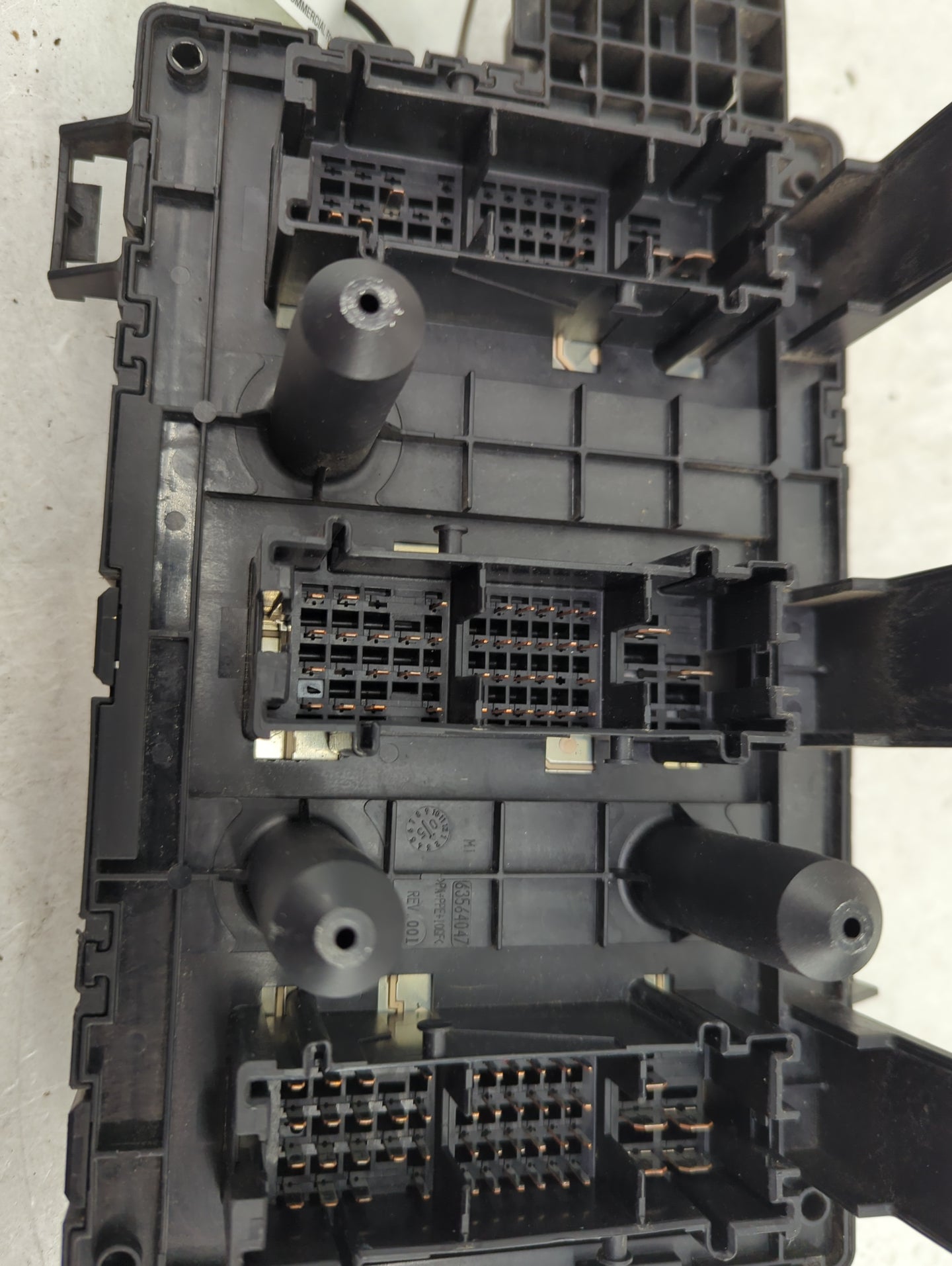 2005-2009 Chevrolet Uplander Fusebox Fuse Box Panel Relay Module Fits Fits 2005 2006 2007 2008 2009 OEM Used Auto Parts - Oe