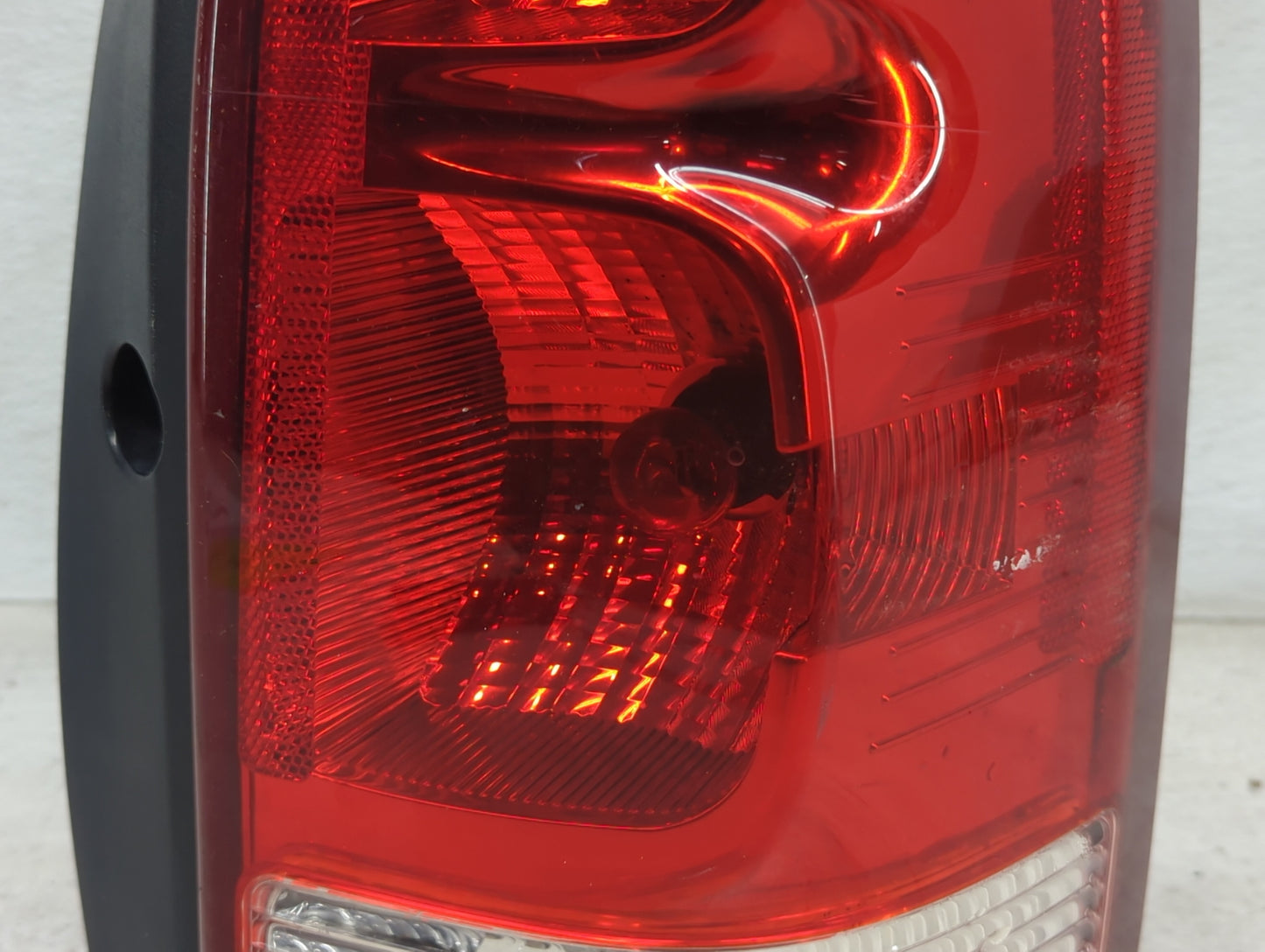 2005 Chevrolet Uplander Tail Light Assembly Passenger Right OEM Fits OEM Used Auto Parts - Oemusedautoparts1.com