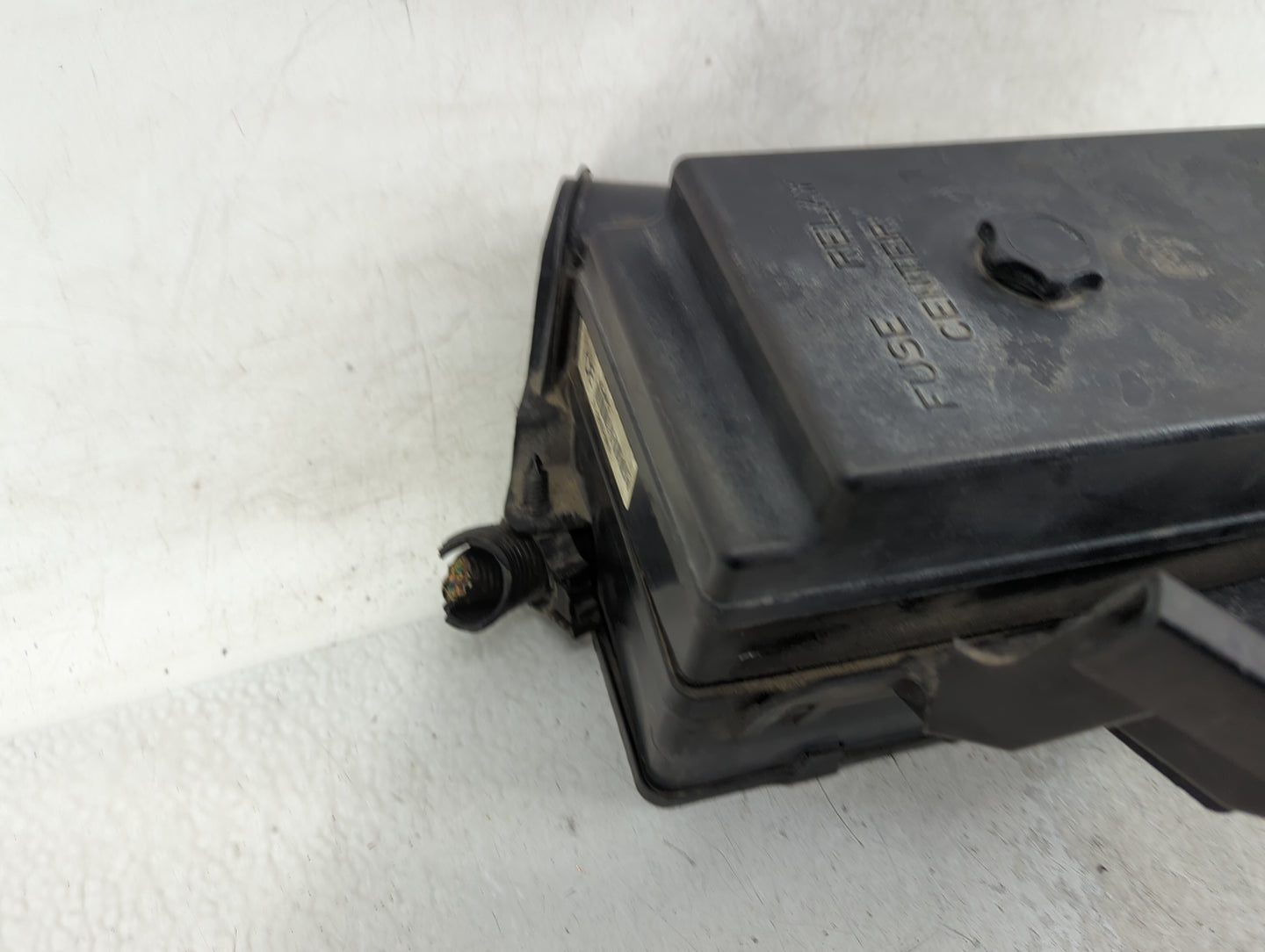 2000-2001 Chevrolet Venture Fusebox Fuse Box Panel Relay Module Fits Fits 2000 2001 OEM Used Auto Parts - Oemusedautoparts1.